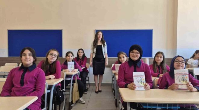 Minik yürekler, kalemleriyle Gazze’nin sesi oldular