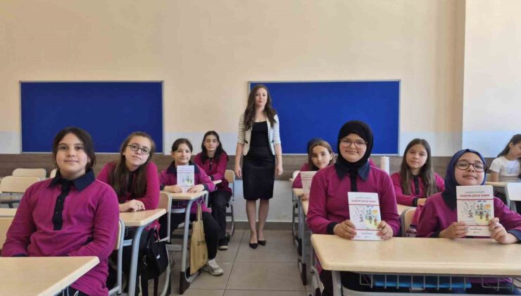 Minik yürekler, kalemleriyle Gazze’nin sesi oldular