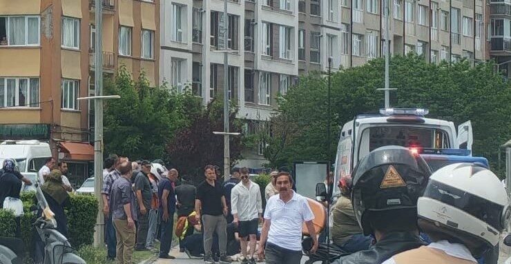 Motosikletin çarptığı 2 yaya yaralandı