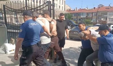 Okul girişinde bekçiyi darp eden 2 şahıs tutuklandı