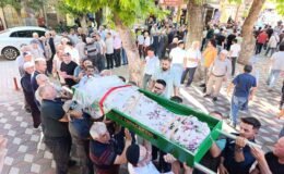 Park halindeki otomobilde ölü bulunan genç kız toprağa verildi
