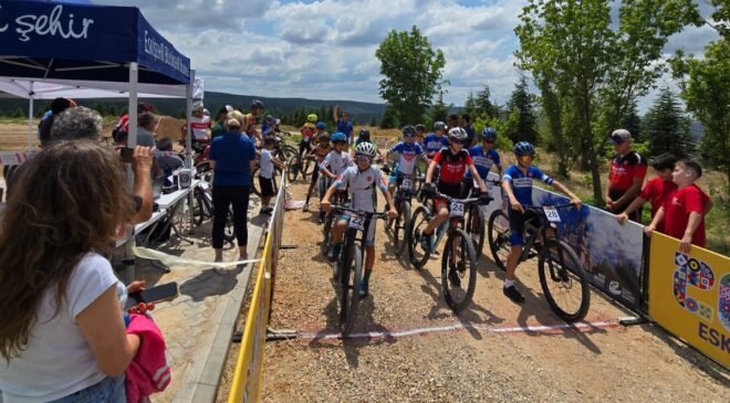 Pedal sporcuları Eskişehir’de podyum için yarıştı