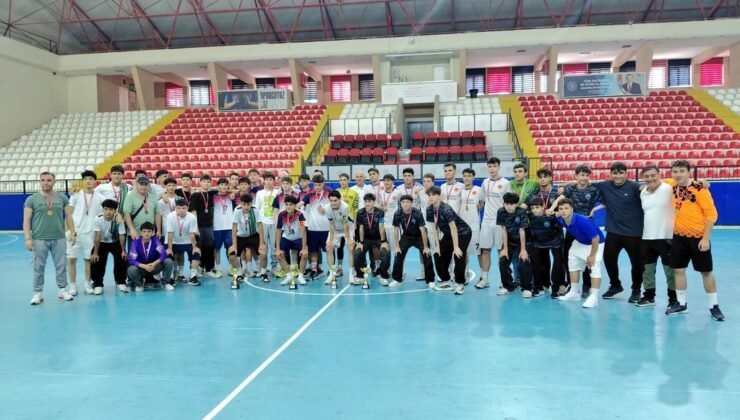 Porsuk Spor Salonu’nda 2. Küme Futsal Genç A Erkekler müsabakaları tamamlandı