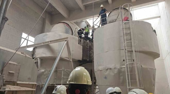 Safi Çimento fabrikasında kazana düşen işçi ağır yaralandı