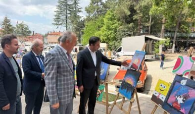 Şaphane’de yılsonu hayır çarşısı ve sergi yoğun ilgi gördü