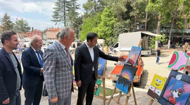Şaphane’de yılsonu hayır çarşısı ve sergi yoğun ilgi gördü