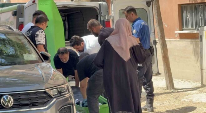 Seslendikleri annelerini yatağında cansız buldular