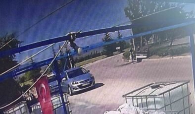 Takla atan Tofaş refüje devrildi: 2 yaralı