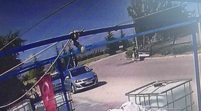 Takla atan Tofaş refüje devrildi: 2 yaralı
