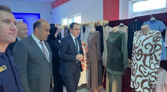 Tavşanlı’da kursiyerlerin el emeği ürünleri sergilendi