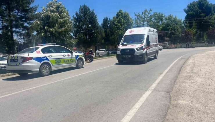 Tavşanlı’da motosiklet kazası,  kask hayat kurtardı