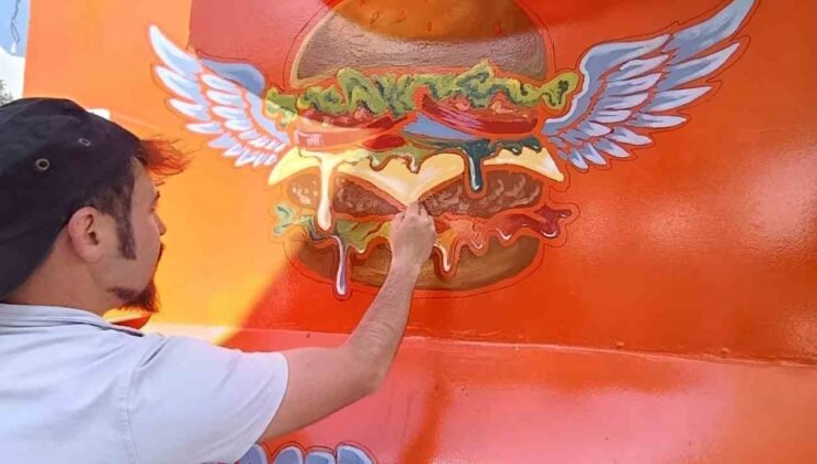 Tavşanlı’da yaşayan ressam karavanı sanat eserine dönüştürdü