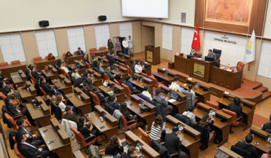 Tepebaşı Belediye Meclisi’nde Gergin Anlar: Başkan Ataç Oturumu Kapattı