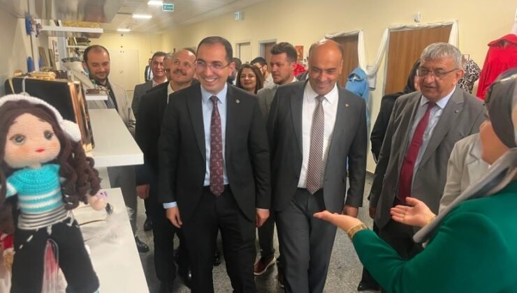 Toplum Ruh Sağlığı Merkezi kursiyerlerinin el emeği ürünleri sergilendi