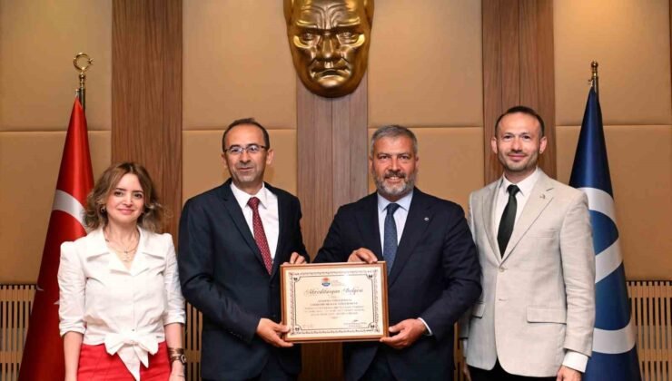 TURAK’tan Anadolu Üniversitesi EMYO’ya akreditasyon plaketi