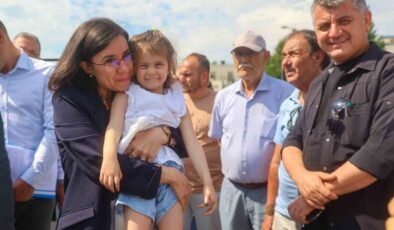 Uşak Belediye Başkan Vekili Özkan Sarayaltı Durağı’nda şoför esnafıyla buluştu