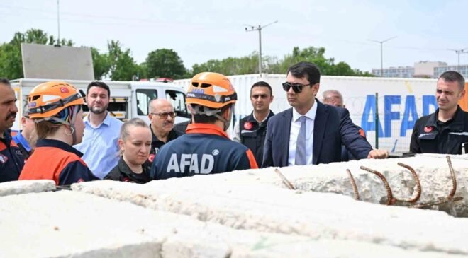 Uşak Valisi Kartal’dan AFAD’a ziyaret