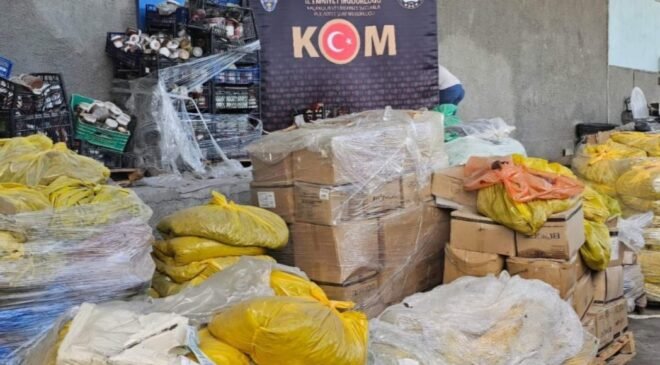 Uşak’ta 30 ton bozuk ve tarihi geçmiş gıda ele geçirildi