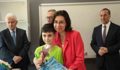 Uşak’ta 64 bin 344 öğrenci karne sevinci yaşadı