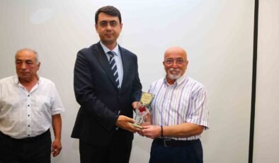 Uşak’ta kan bağışçılarına plaket taktim edildi