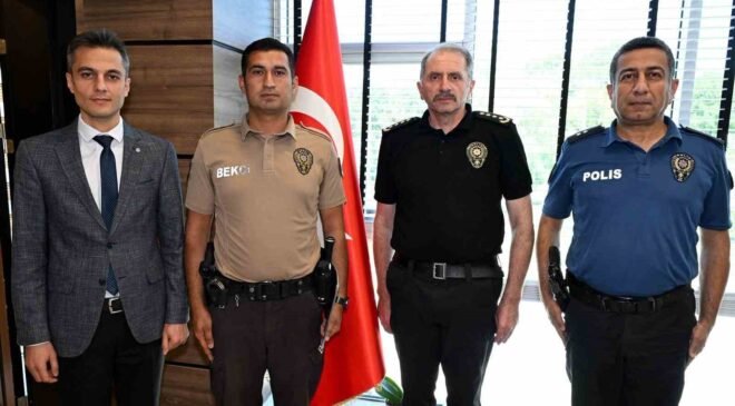 Uşak’ta örnek davranış sergileyen çarşı ve mahalle bekçisine teşekkür belgesi