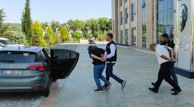 Uşak’ta uyuşturucu operasyonlarında gözaltına alınan 16 şüpheli tutuklandı