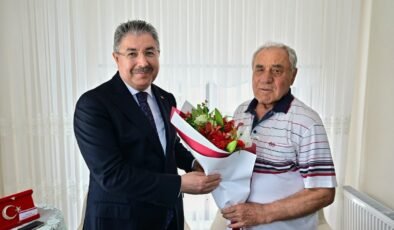 Vali Yılmaz, Babalar Günü’nde şehit ailesini ziyaret etti