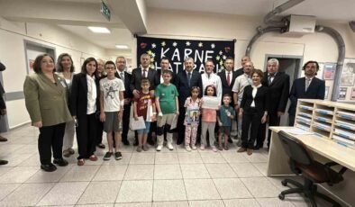 Vali Yılmaz, hastanede tedavi gören öğrencilerin karne heyecanına ortak oldu