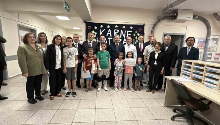 Vali Yılmaz, hastanede tedavi gören öğrencilerin karne heyecanına ortak oldu