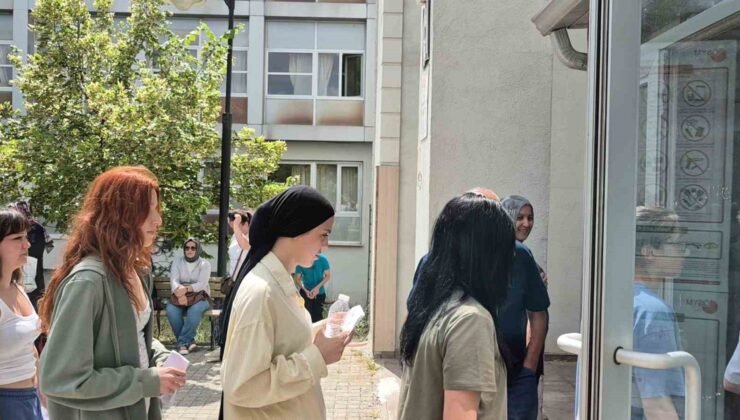 YKS’ye tanımadığı araçla yetişen de oldu, saniyelerle kaçıranlar da