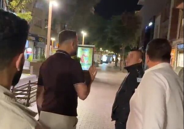 15 Temmuz pankartını indiren görevli, Ömer Halisdemir için “Kim o” dedi