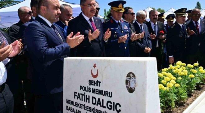 15 Temmuz Şehidi Fatih Dalgıç kabri başında dualarla anıldı