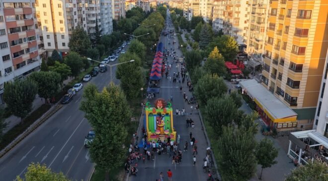 Eskişehir’de Atatürk Bulvarı Bir Günlüğüne Yayalara Kaldı