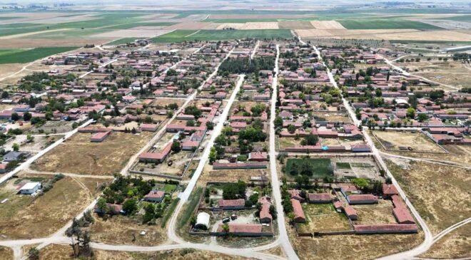 Adeta cetvelle çizilmiş 113 yıllık bu köyde çıkmaz sokak yok