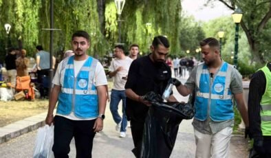 AK Gençlerin Kanlıkavak’ta temizlik mesaisi