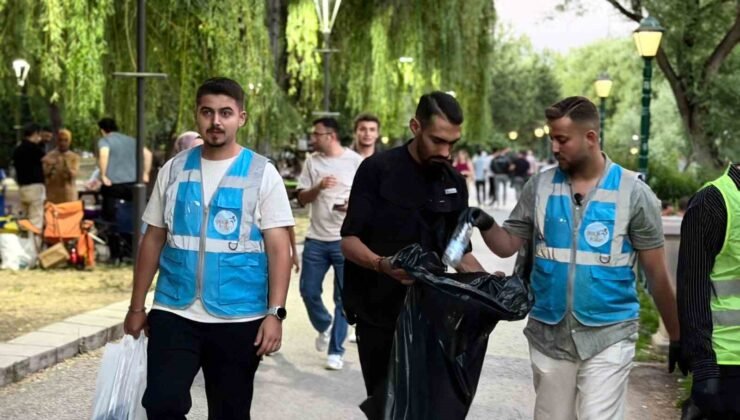 AK Gençlerin Kanlıkavak’ta temizlik mesaisi