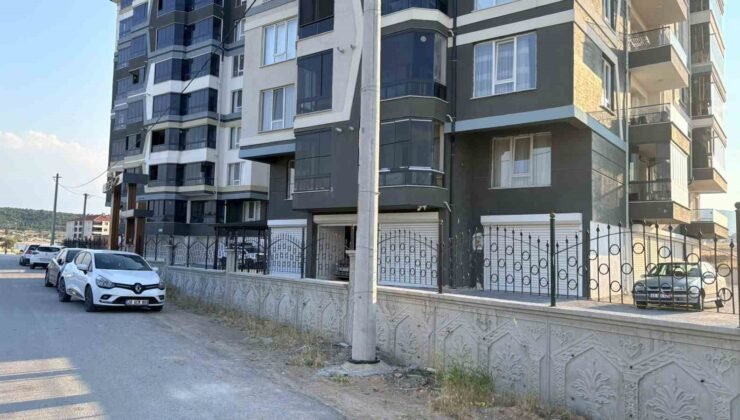 Alzaymır hastası kadın 5. kattan düşerek hayatını kaybetti