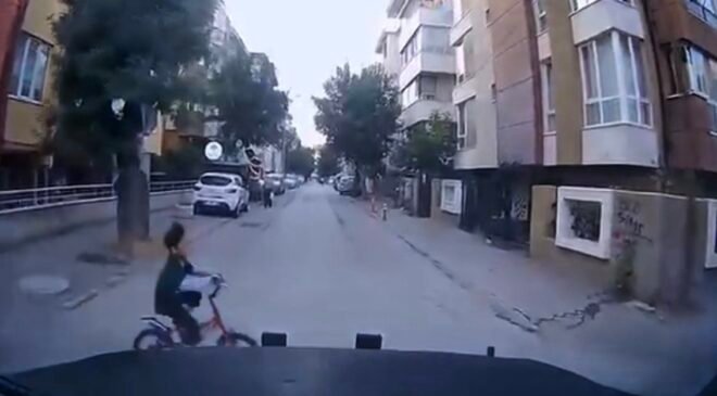 Ara sokaktan biranda çıkan çocuğa çarpmak üzereyken son anda durdu