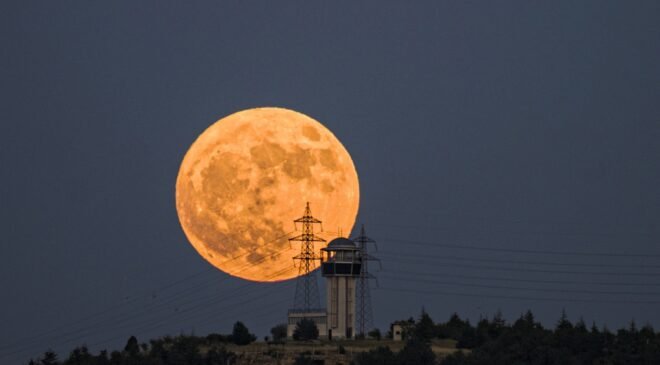 Astrofotoğrafçı ’Çilek Dolunayı’nı böyle görüntüledi