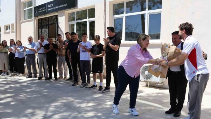Avrupa Şampiyonu Bilecikli güreşçiye coşkulu karşılama
