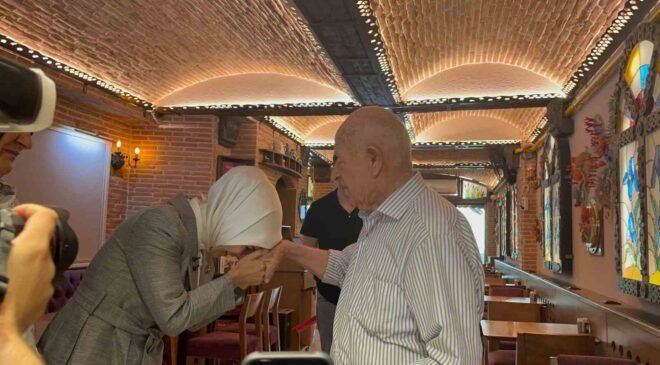 Bakan Göktaş Eskişehir esnafıyla buluştu