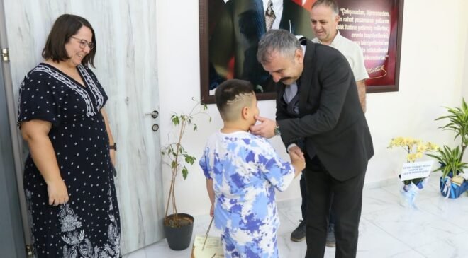 Bakanlığın Koruyucu Aile modeliyle bir çocuk daha yeni yuvasına kavuştu