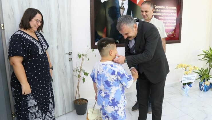 Bakanlığın Koruyucu Aile modeliyle bir çocuk daha yeni yuvasına kavuştu