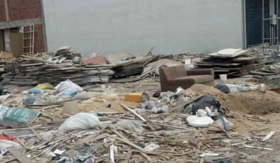 Baksan Sanayi Sitesi’nde biriken atıklar çevrede büyük rahatsızlık oluşturuyor