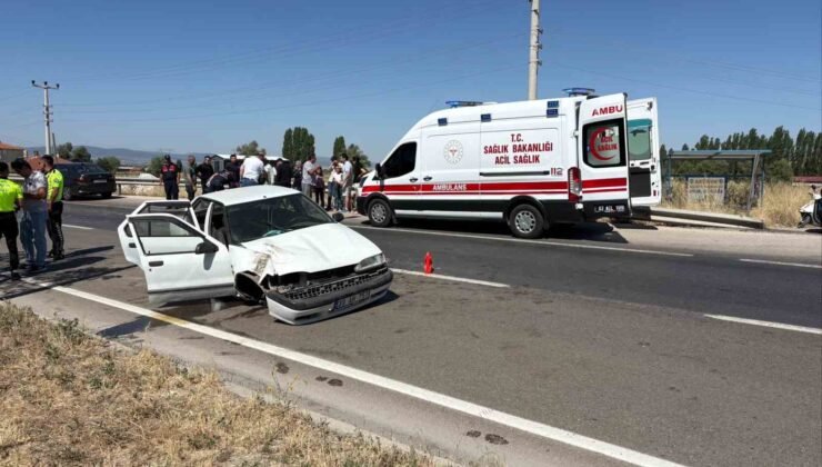 Bariyerlere çarpan otomobilde 6 kişi yaralandı