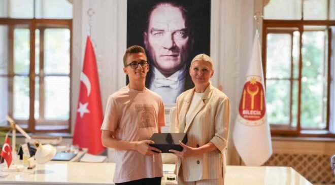 Başkan Subaşı, YKS Türkiye Birincisi Abdullah Uslu’yu belediyede ağırladı