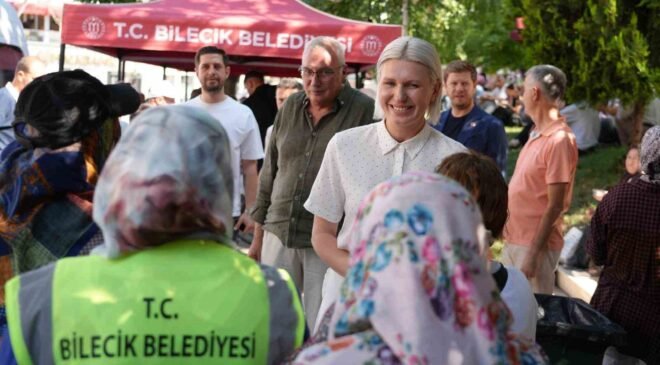 Bilecik’te binlerce kişiye aşure dağıtıldı