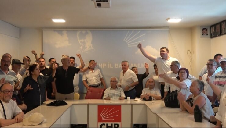 Bilecik’te CHP binasında gergin anlar