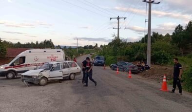 Bilecik’te iki otomobil çarpıştı: 10 yaralı