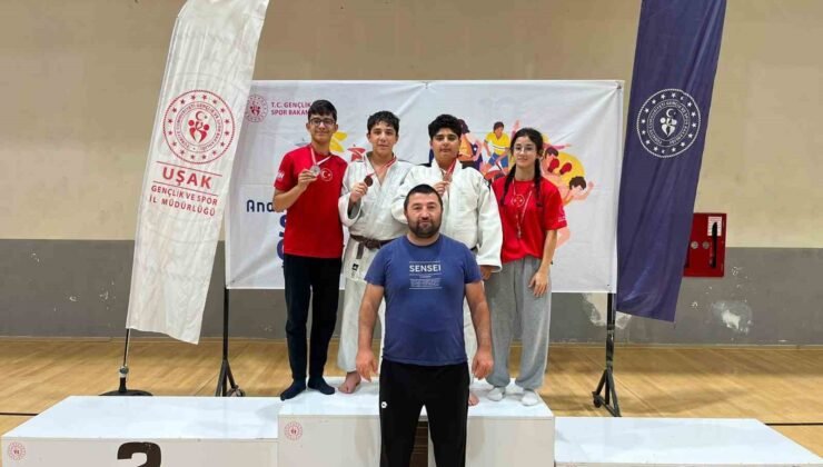 Bilecikli judocular yarı final biletini 4 madalyayla aldı